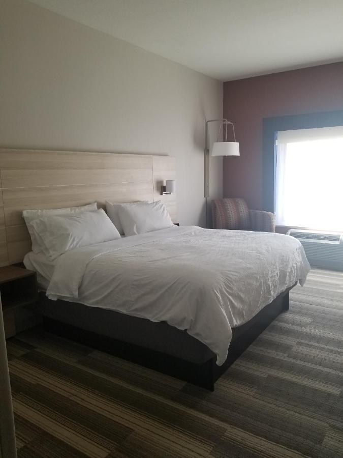 Holiday Inn Express Hotel & Suites Mcpherson By Ihg Exteriör bild