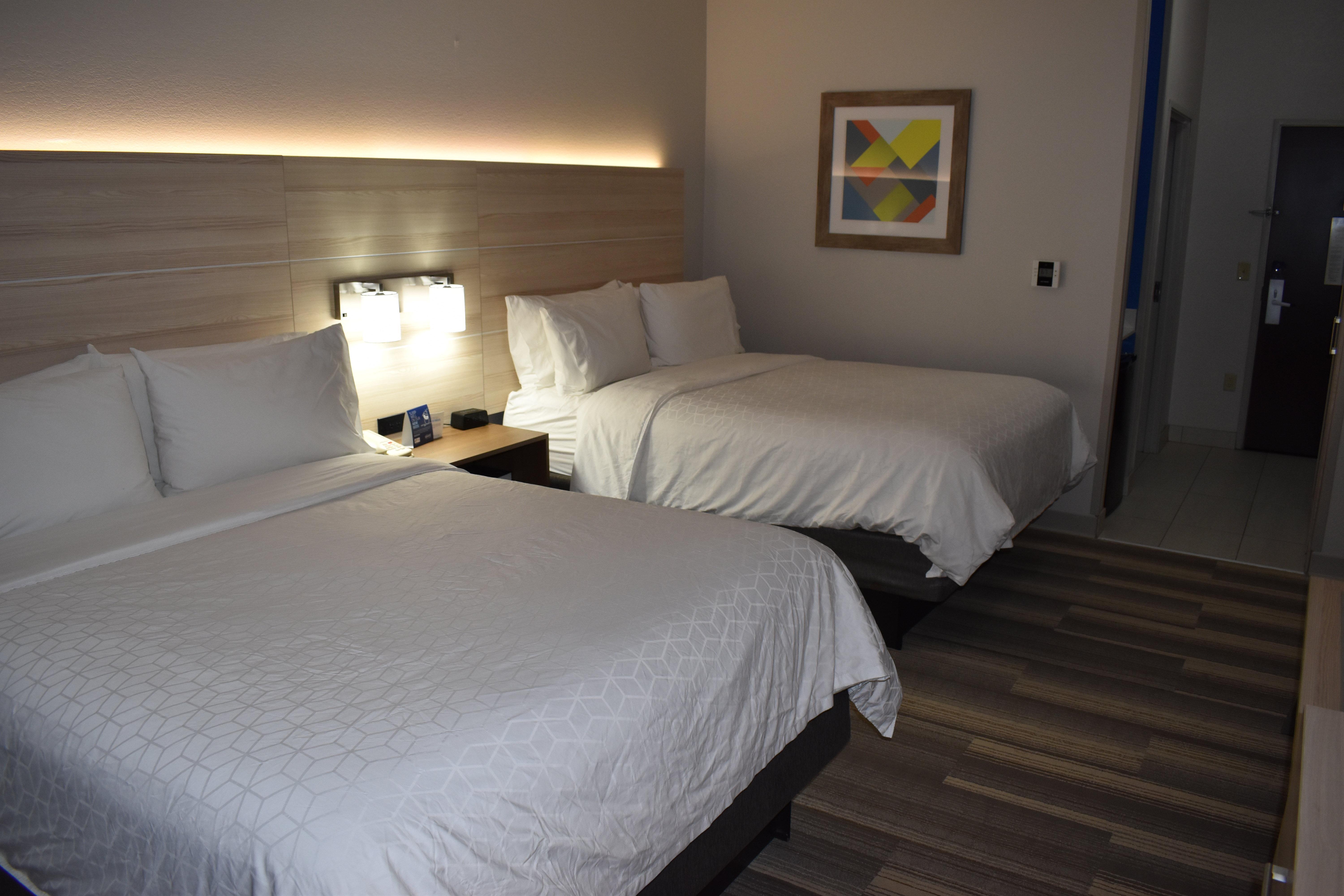 Holiday Inn Express Hotel & Suites Mcpherson By Ihg Exteriör bild