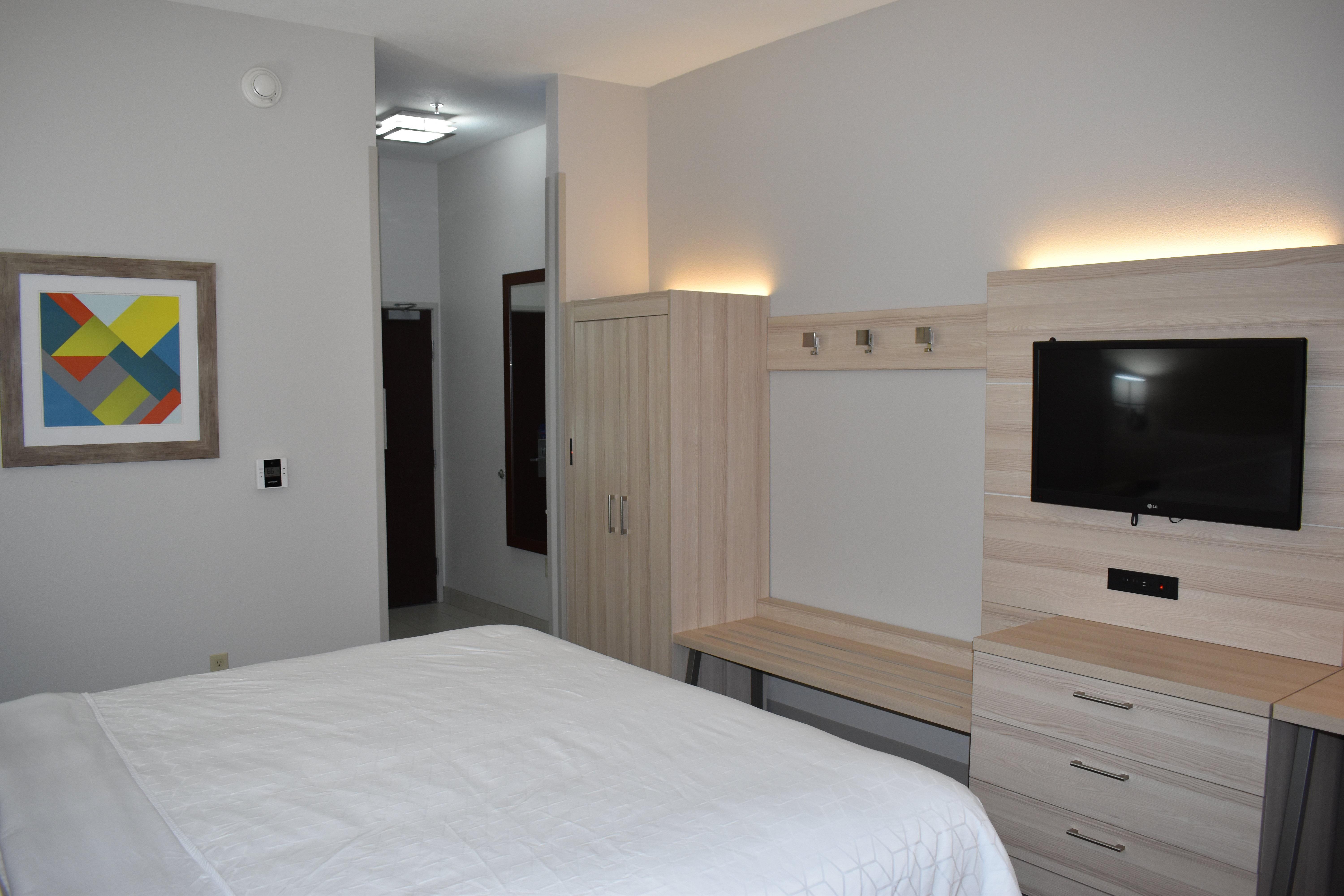 Holiday Inn Express Hotel & Suites Mcpherson By Ihg Exteriör bild