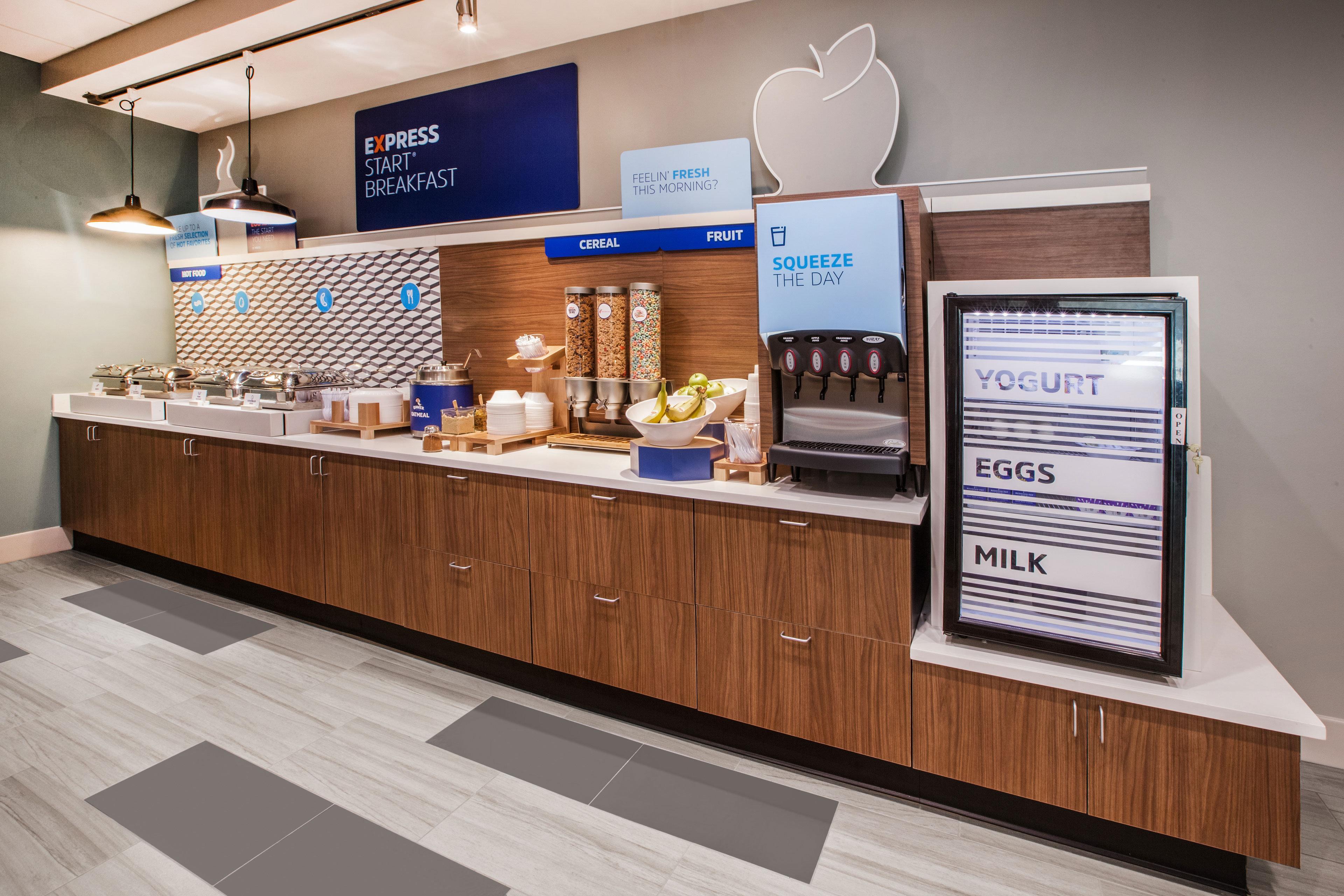 Holiday Inn Express Hotel & Suites Mcpherson By Ihg Exteriör bild
