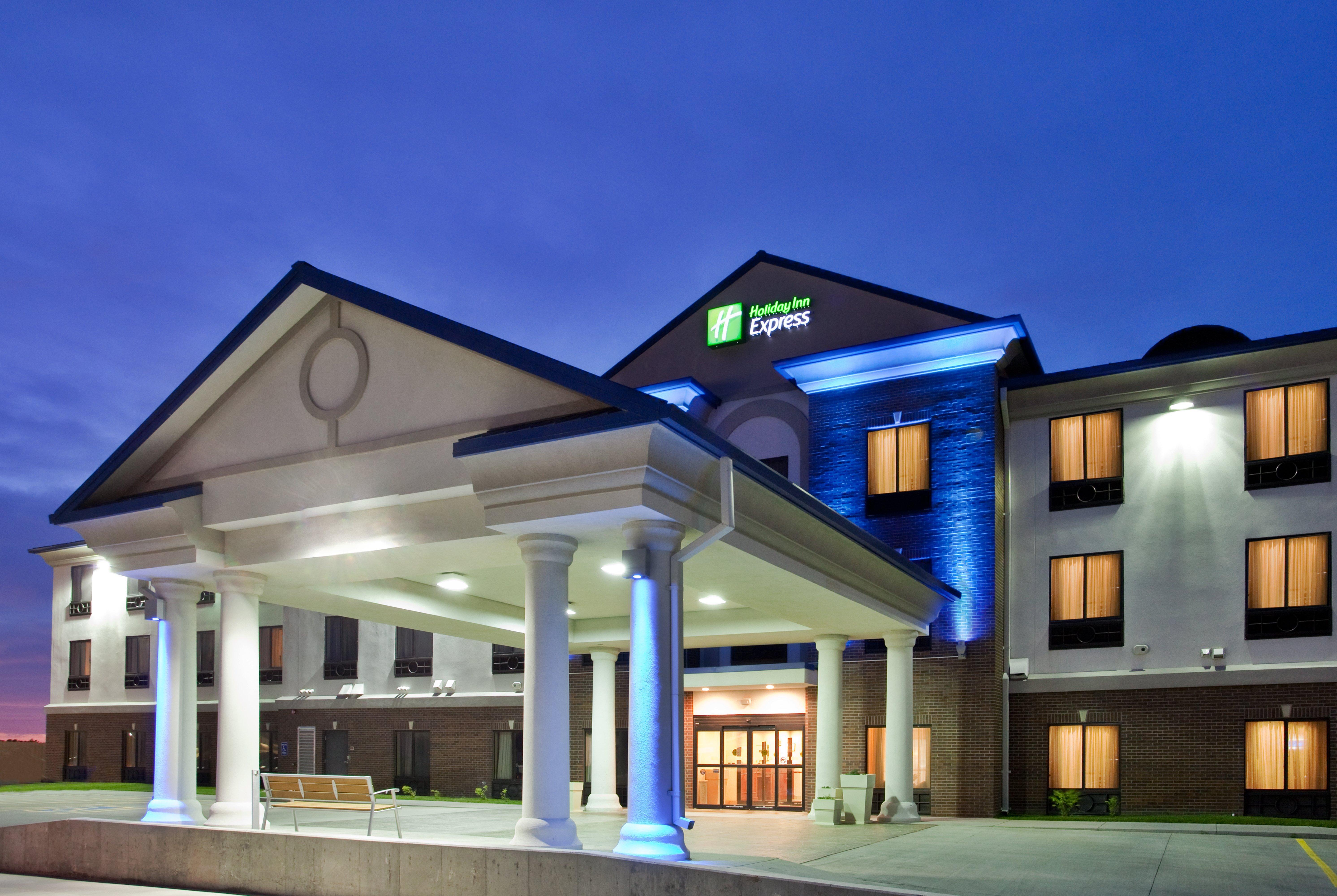 Holiday Inn Express Hotel & Suites Mcpherson By Ihg Exteriör bild