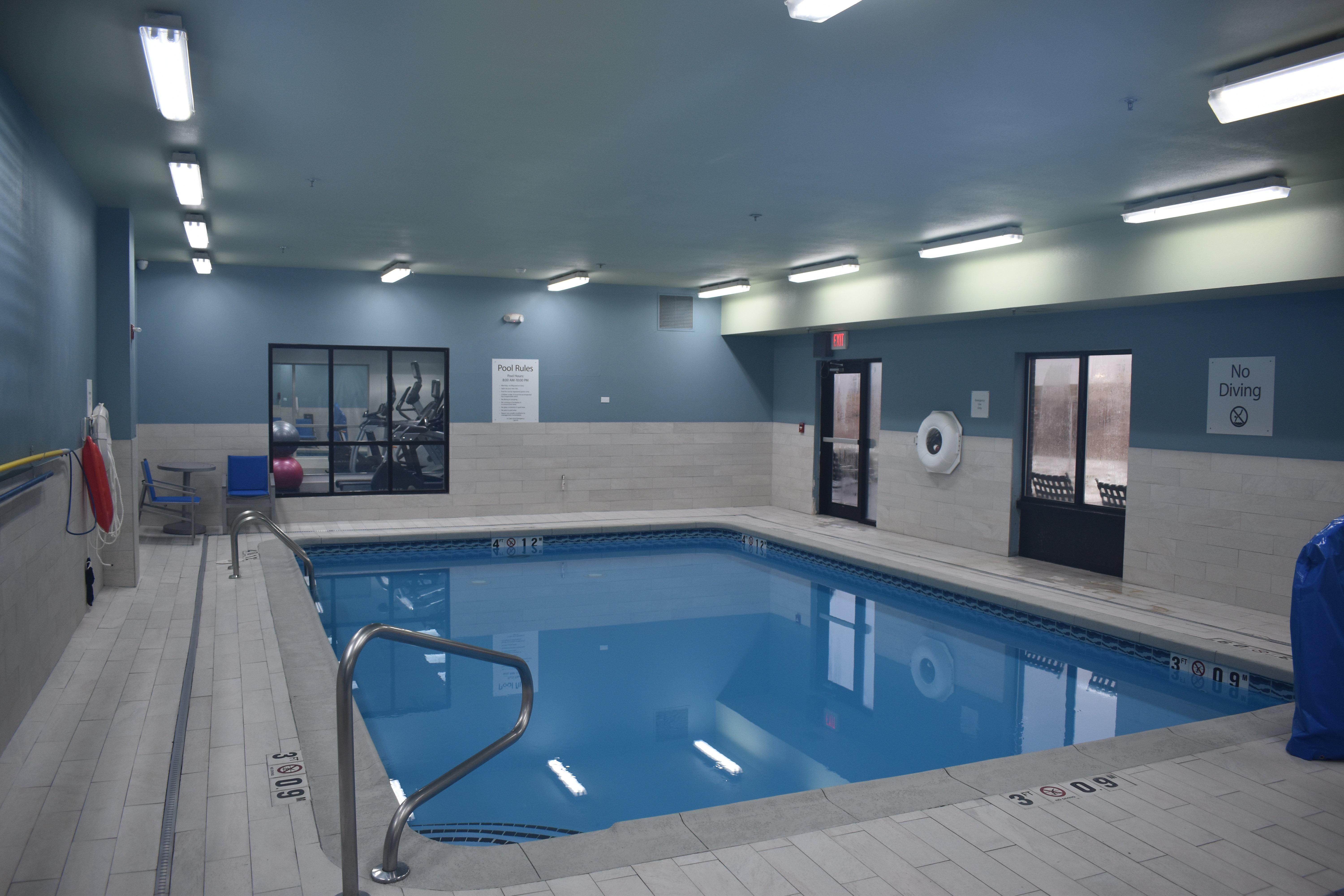 Holiday Inn Express Hotel & Suites Mcpherson By Ihg Exteriör bild