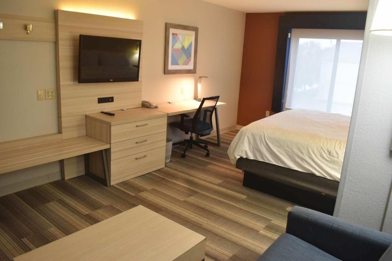 Holiday Inn Express Hotel & Suites Mcpherson By Ihg Exteriör bild