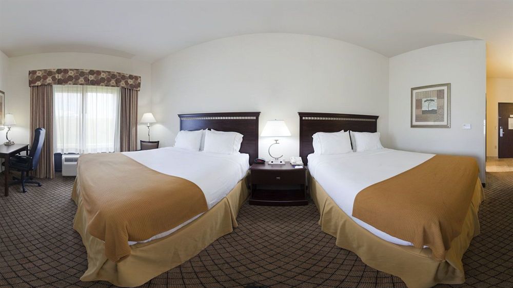 Holiday Inn Express Hotel & Suites Mcpherson By Ihg Exteriör bild