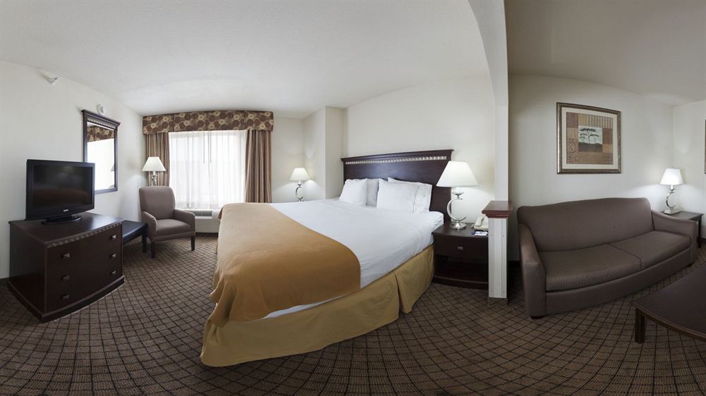 Holiday Inn Express Hotel & Suites Mcpherson By Ihg Exteriör bild