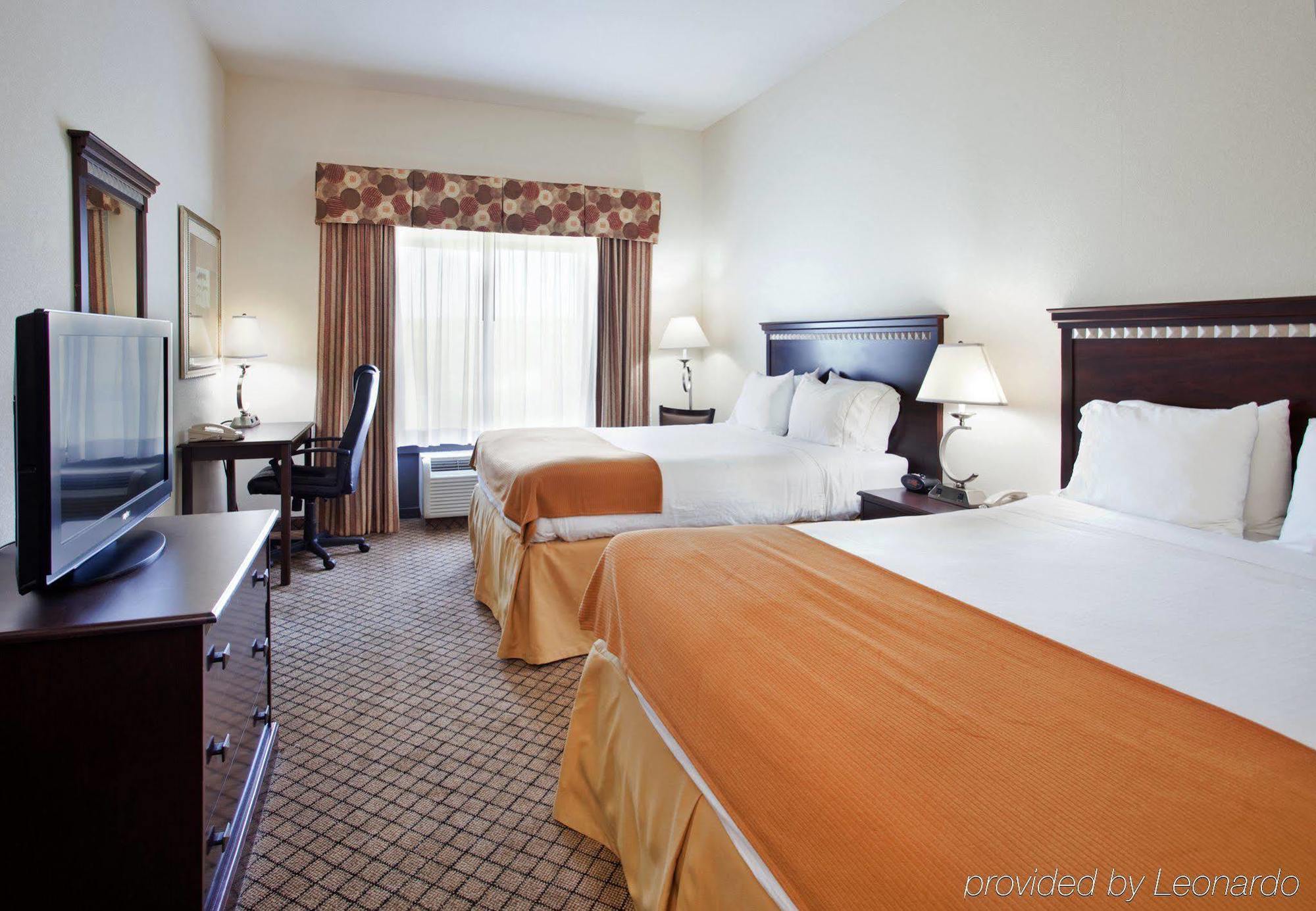 Holiday Inn Express Hotel & Suites Mcpherson By Ihg Exteriör bild