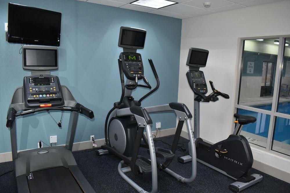 Holiday Inn Express Hotel & Suites Mcpherson By Ihg Exteriör bild
